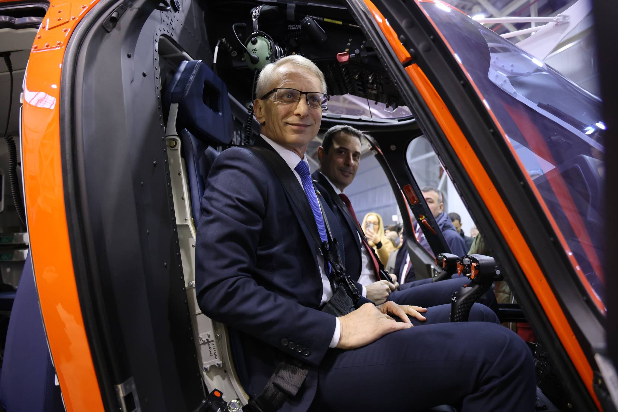  Николай Денков при представянето на първия медицински хеликоптер 